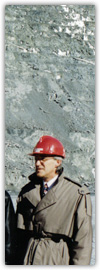 Pierre-Paul nommé citoyen honoraire de la Ville de Thetford Mines en compagnie de M. Serge Hémond – 1996.